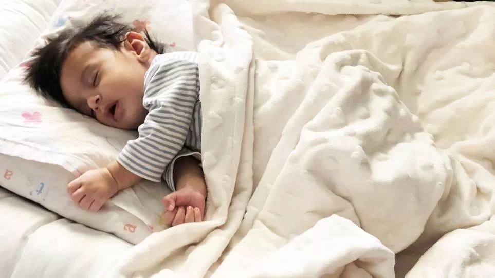 جدول زمانی خواب و چرت زدن کودک |میزان خواب مورد نیاز کودکان شیرخوار