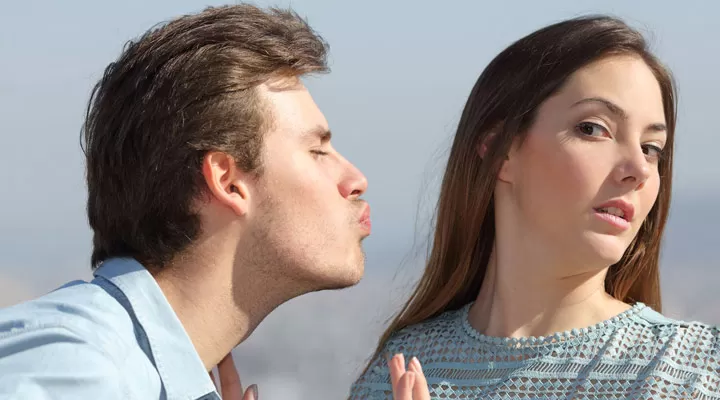 فواید بوسیدن؛ ۲۰ فایده شگفت انگیز بوسه در روابط عاطفی |از هردو منظر روحی و جسمی