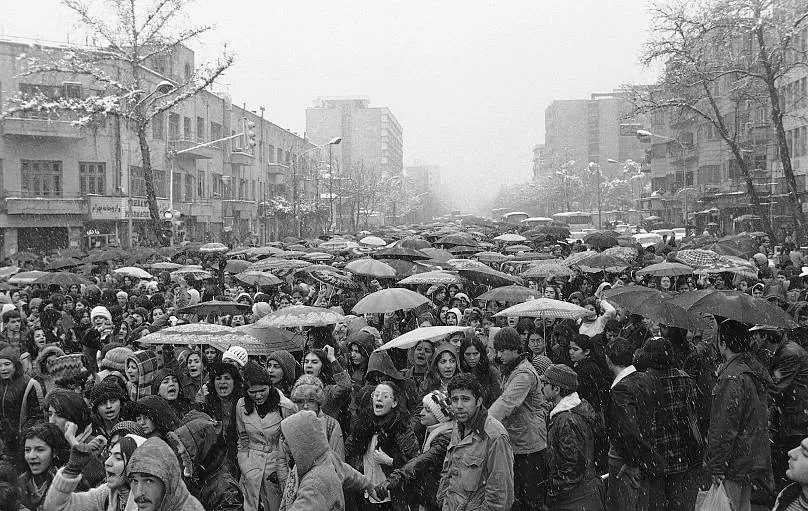 از تظاهرات علیه حجاب اجباری تا مهسا امینی؛تاریخچه حجاب اجباری و اعتراضات در ایران