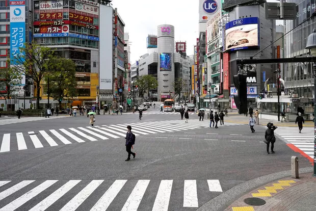 اقتصاد ژاپن با رشد پایین و کاهش ارزش «ین» دستوپنجه نرم میکند