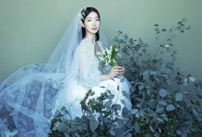 بازیگر معروف کره ای پارک شین هه عروس شد و 6 لباس عروس پوشید