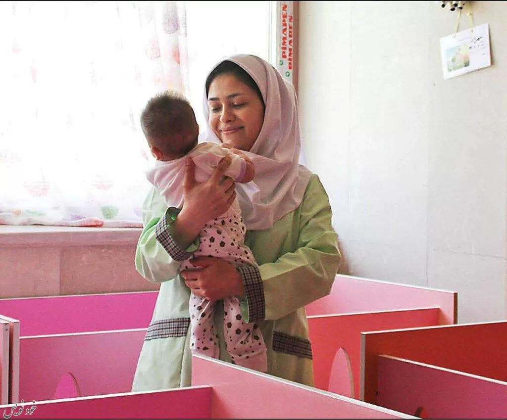 کاهش استقبال خانوادههای ایرانی به فرزندپذیریِ کودکان زیر ۲ سال | واگذاری کودک به ۳۰۰ زن مجرد