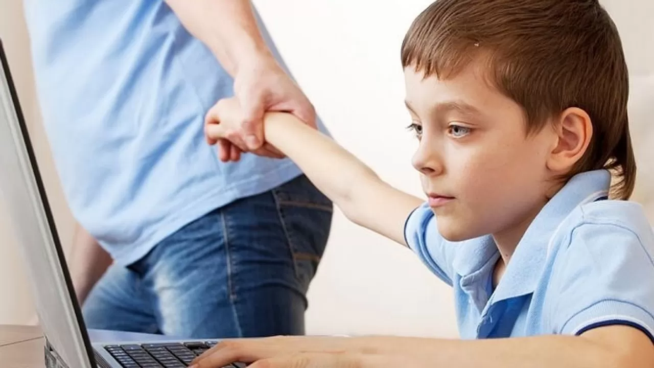 اعتیاد اینترنتی کودکان را جدی بگیرید/ لزوم دقت برای انتشار محتوا در فضای مجازی