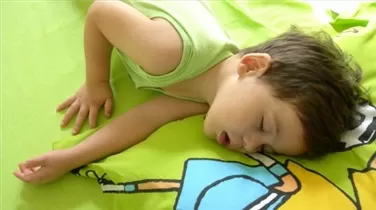 آپنه (قطع نفس) در خواب در کودکان مدرسهای