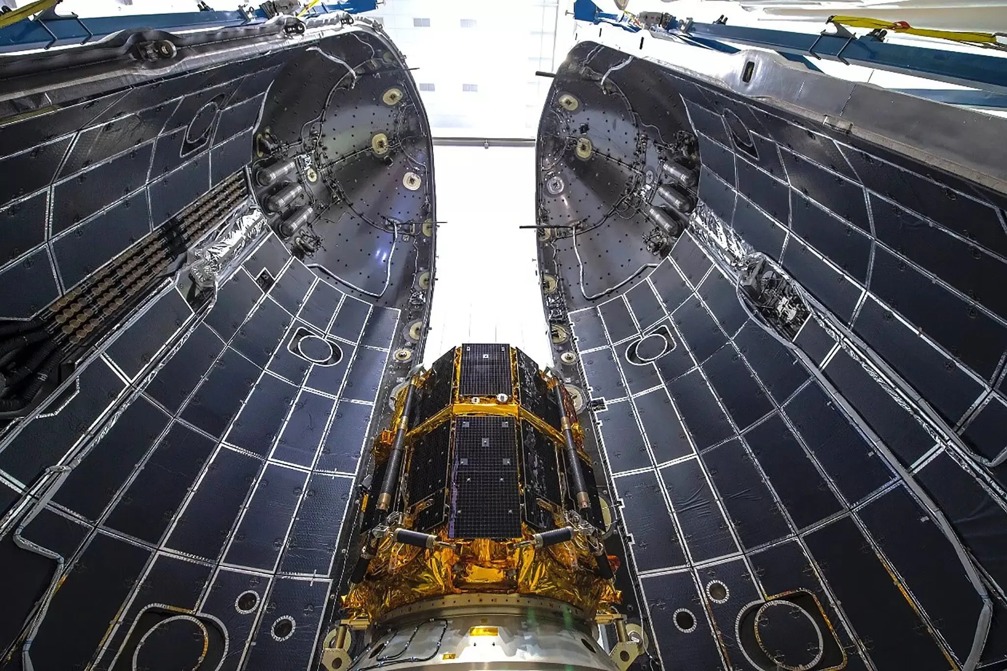 اسپیس ایکس ماه‌نشین ژاپن و ماه‌نورد امارات را پرتاب کرد