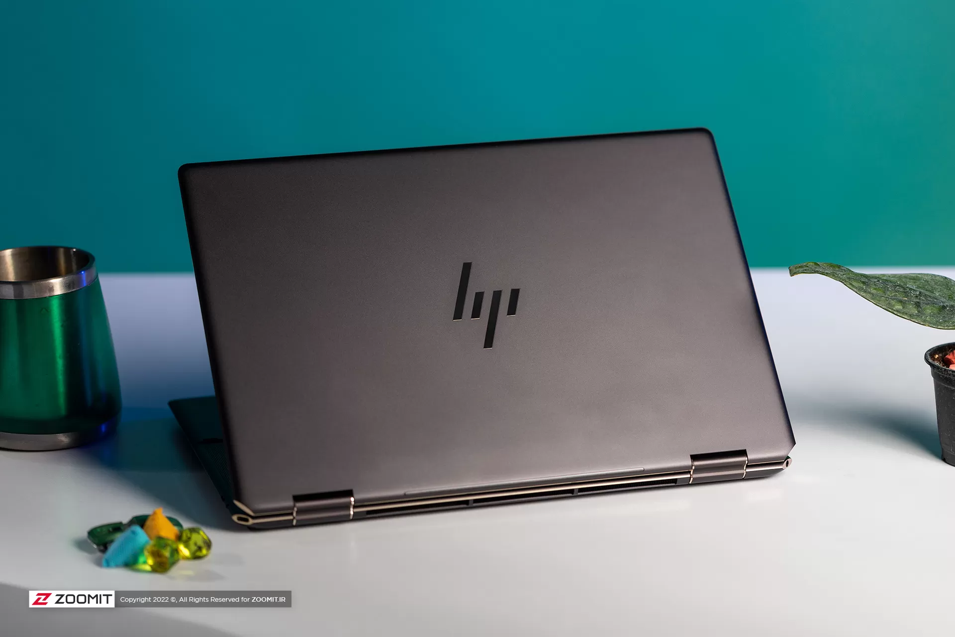 با کاهش فروش کامپیوترهای شخصی، سازندگان لپ‌تاپ به ارائه خدمات روی آورده‌اند