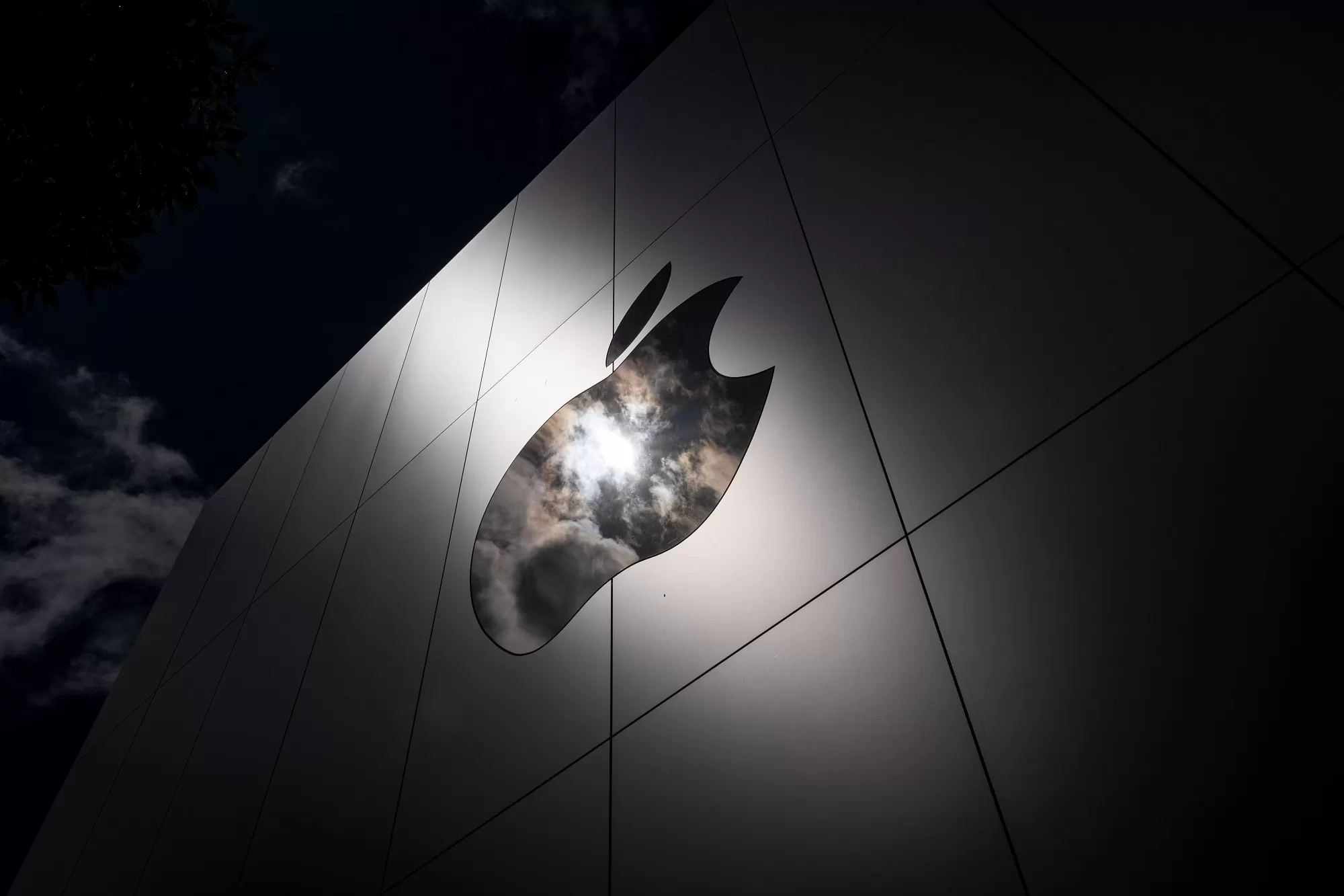 اپل به دنبال «بازنگری» در روند توسعه هوش مصنوعی است