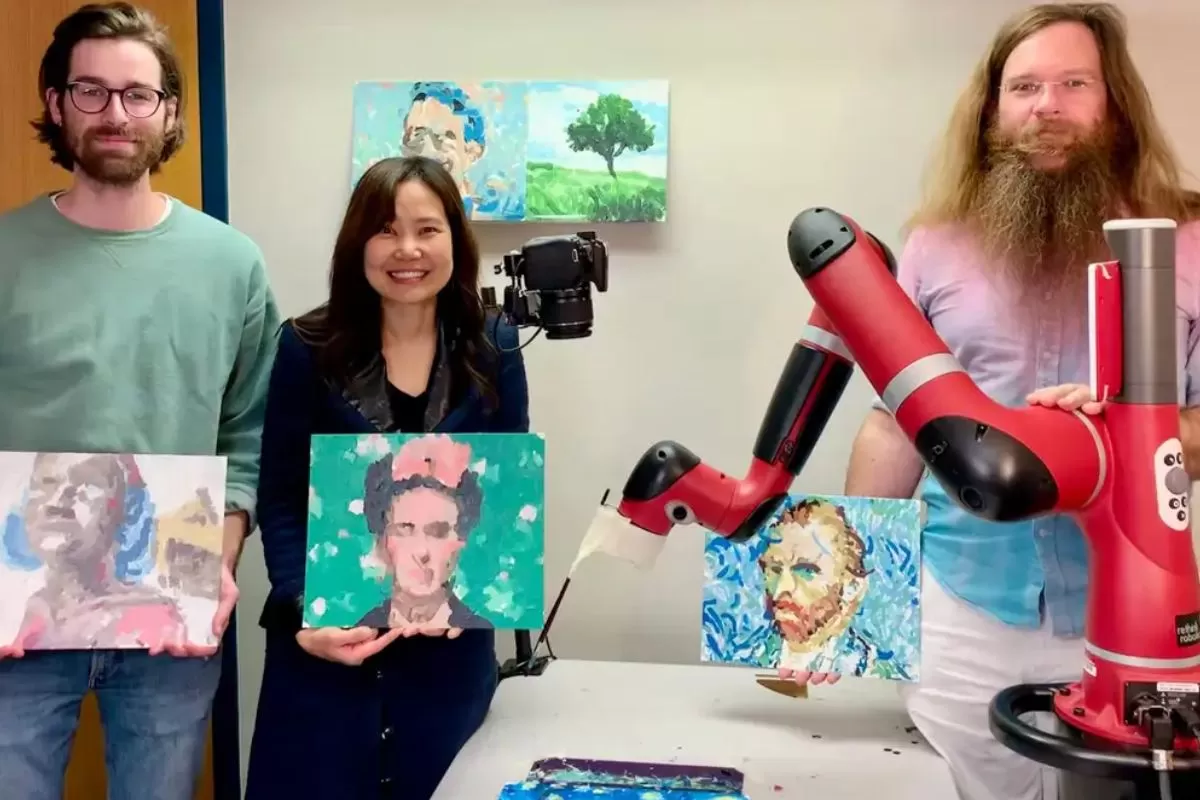 این بازوی رباتیک هوش مصنوعی برای ایجاد نقاشی‌های منحصربه‌فرد با انسان همکاری می‌کند