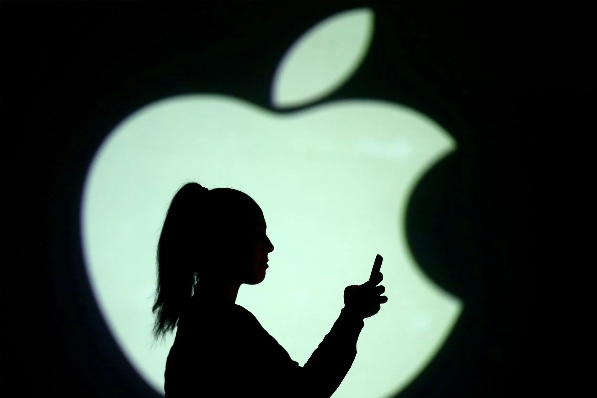 اپل و سامسونگ در بازار موبایل پول پارو می‌کنند