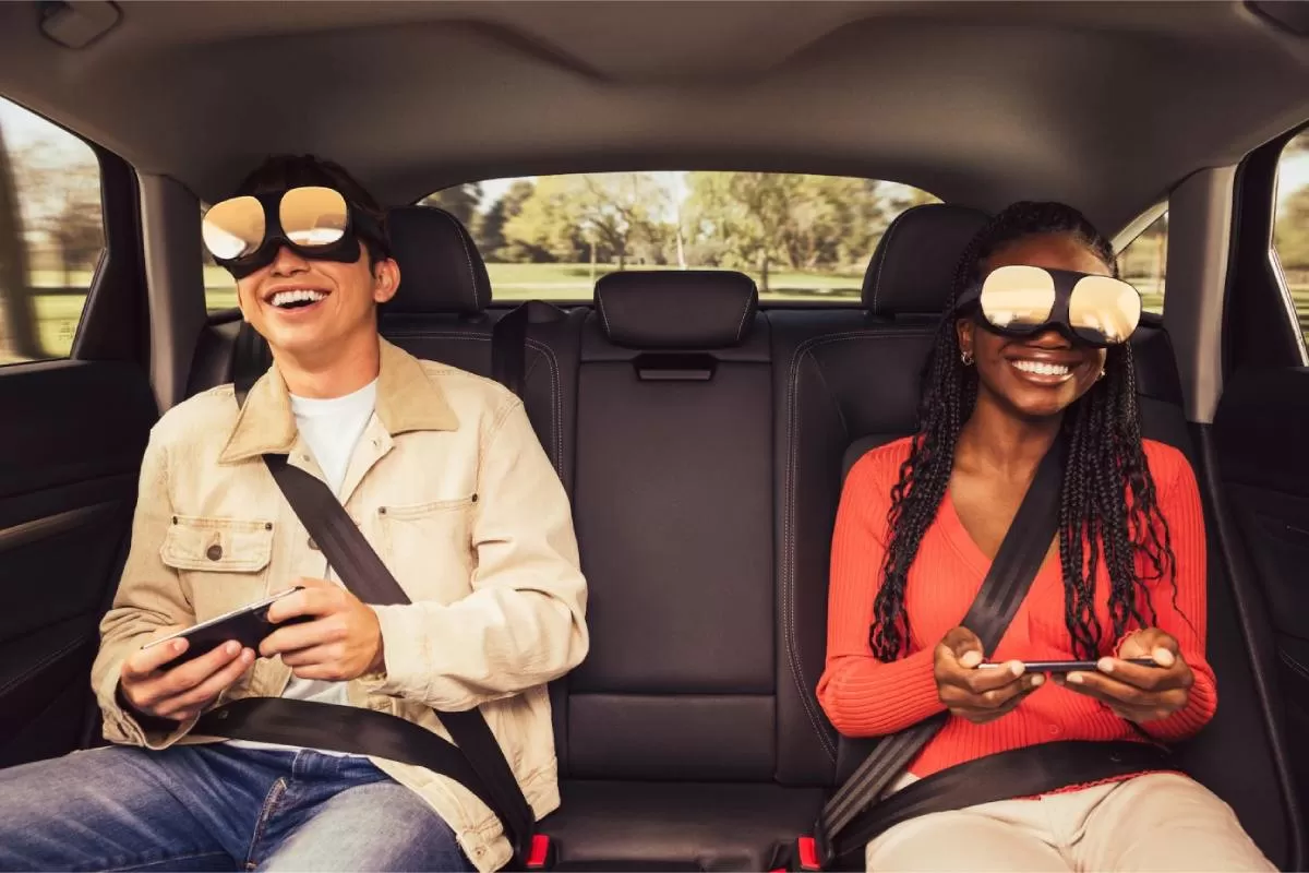 با فناوری جدید Holoride، سرگرمی‌های واقعیت‌مجازی را در خودرو تجربه کنید