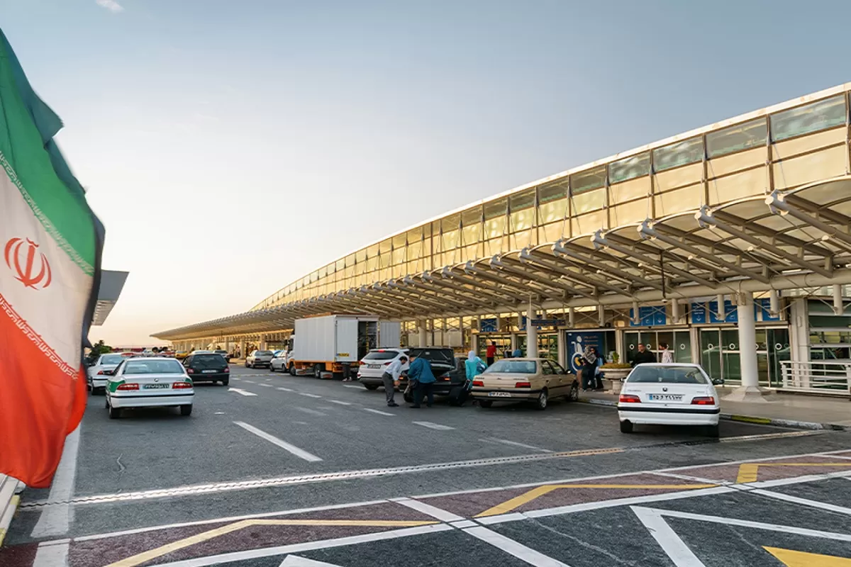 فعالیت تاکسی‌های اینترنتی مقابل پارکینگ شماره سه فرودگاه امام مجاز است