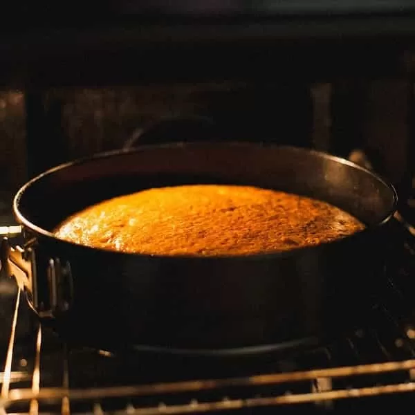طرز تهیه و پخت کیک در توستر برقی بدون همزن برقی ساده و سریع