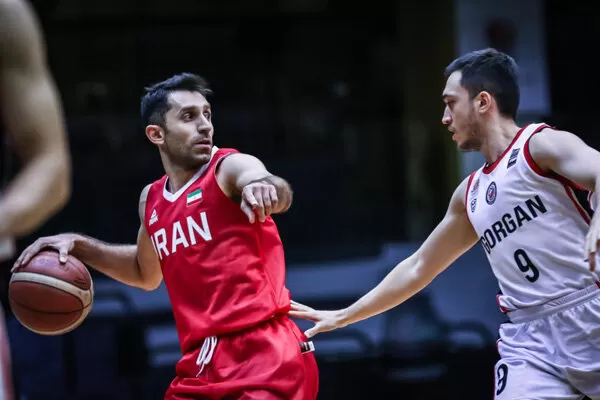 تعقیب و گریز بسکتبال ایران و قزاقستان در زمین چینی‌ها
