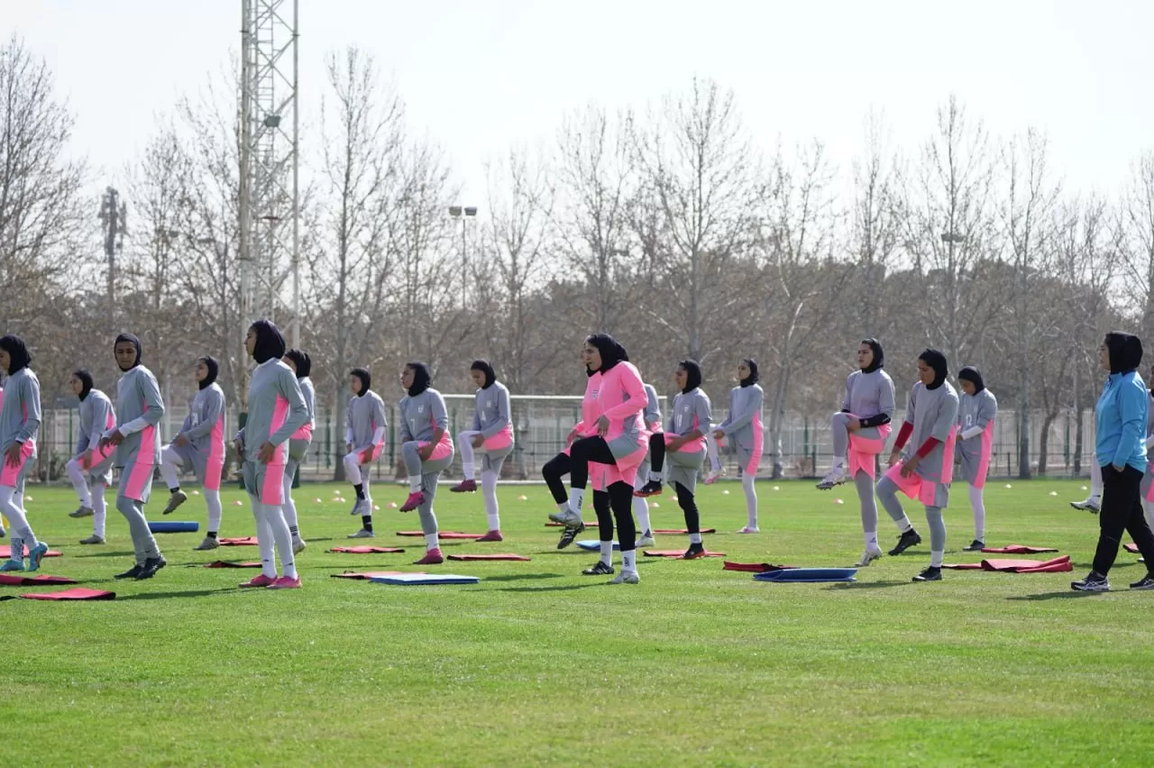 زنان فوتبالیست، کمپ را تحویل قلعه‌نویی می‌دهند