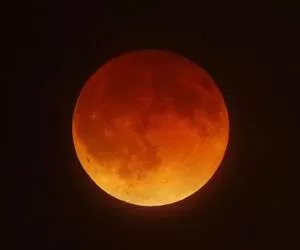 ماه قرمز یا خونین رنگ نشانه ای برای آخرالزمان