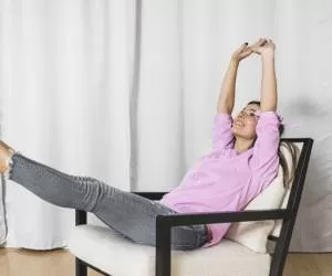 تمرینات آب کردن شکم در حالت نشسته روی صندلی + آموزش