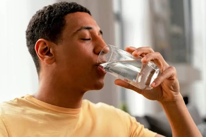 نوشیدن آب در محل کار