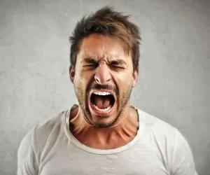 کنترل خشم دیگران و برخورد با افراد عصبانی در درگیری