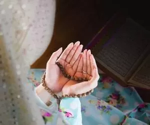 کرامات و معجزات نماز اول وقت در دنیا و آخرت + احادیث