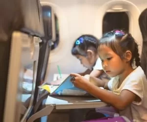 راه کنترل کودک در هواپیما برای سفر هوایی آرام