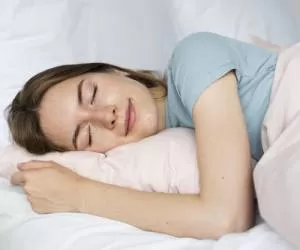 8 حرکت ورزشی و 10 راهکار مفید برای داشتن خواب راحت