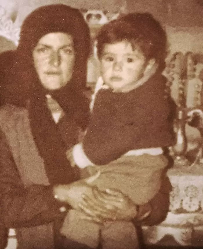 محسن کیایی و مادرش