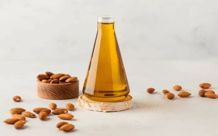 روغن بادام در ناف