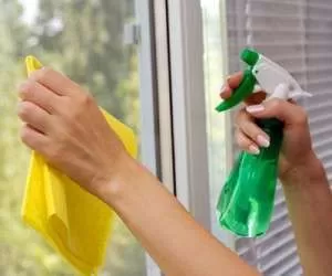 مراحل اصولی تمیز کردن شیشه پنجره ها