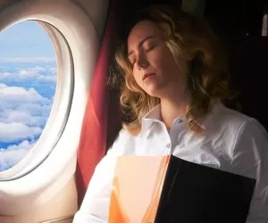 8 توصیه برای داشتن خواب راحت در هواپیما