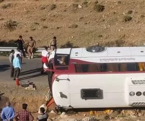 واژگونی اتوبوس در همدان 28 مصدوم برجای گذاشت