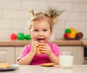تغییر مهم برنامه غذایی کودک بعد 2 سالگی