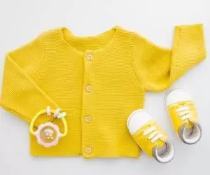 لباس زرد تن نوزادان نکنید + دلیل در طب اسلامی