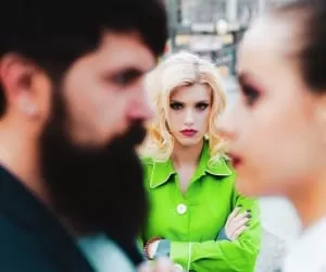اشتباهات زنانه که باعث میشود مردان همسردوم بگیرند