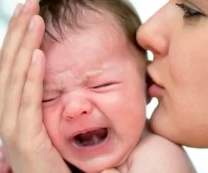 رابطه ی بین شرایط بارداری مادر و گریه نوزاد