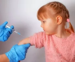 تمام راه حل های کارشناسان برای رفع ترس کودکان از آمپول و واکسن