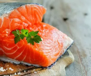 علامت اصلی خراب شدن ماهی سالمون