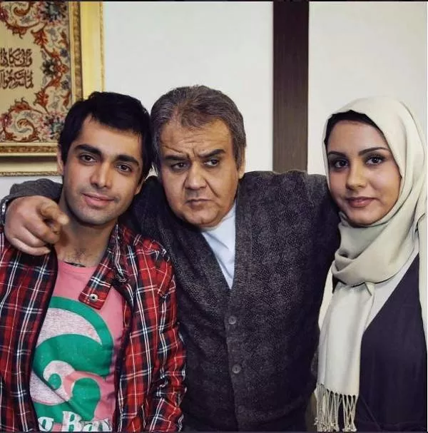 اشکان اشتیاق در کنار اکبر عبدی و دخترش