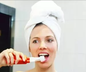 با این مسواک جدید در 10 ثانیه دندان ها را تمیز کنید