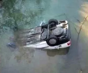 حادثه وحشتناک سقوط خودرو به رودخانه چالوس