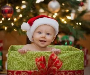 عکاسی از نوزاد در آتلیه و خانه با تم کریسمس+ تصاویر