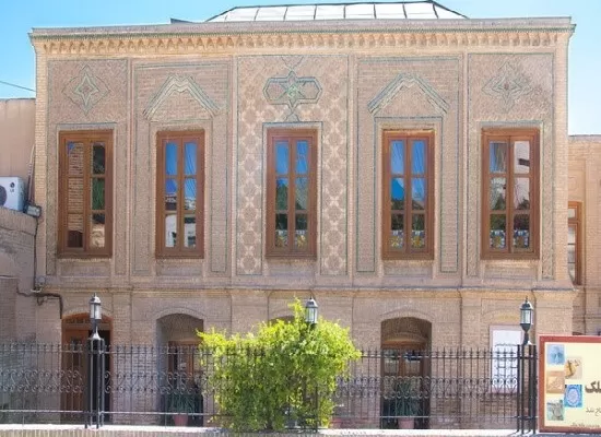 خانه تاریکی ملک