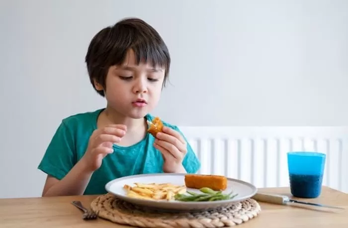 تشویق کودک به خوردن غذا
