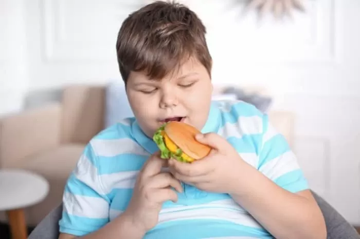 علائم پرخوری در کودکان