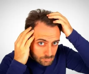 تمام راههای کاهش و جلوگیری از ریزش مو در آقایان + طب سنتی