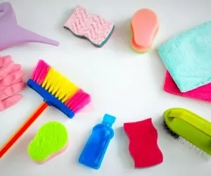 راه خانگی برای پاک کردن لکه های سفید صابون در حمام