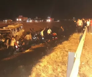 واژگونی اتوبوس در جاده اصفهان