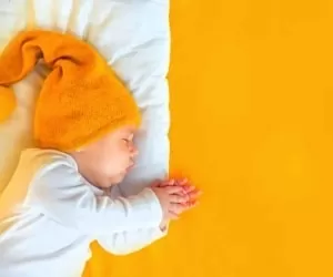 آموزش کامل لباس پوشاندن به نوزاد تازه متولد شده برای خواب