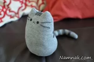 آموزش درست کردن عروسک گربه اخمو با جوراب + تصاویر