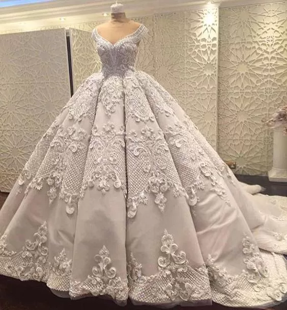 لباس عروس ملکه ای
