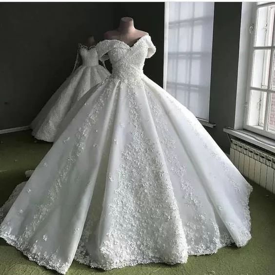 لباس عروس یقه دلبری